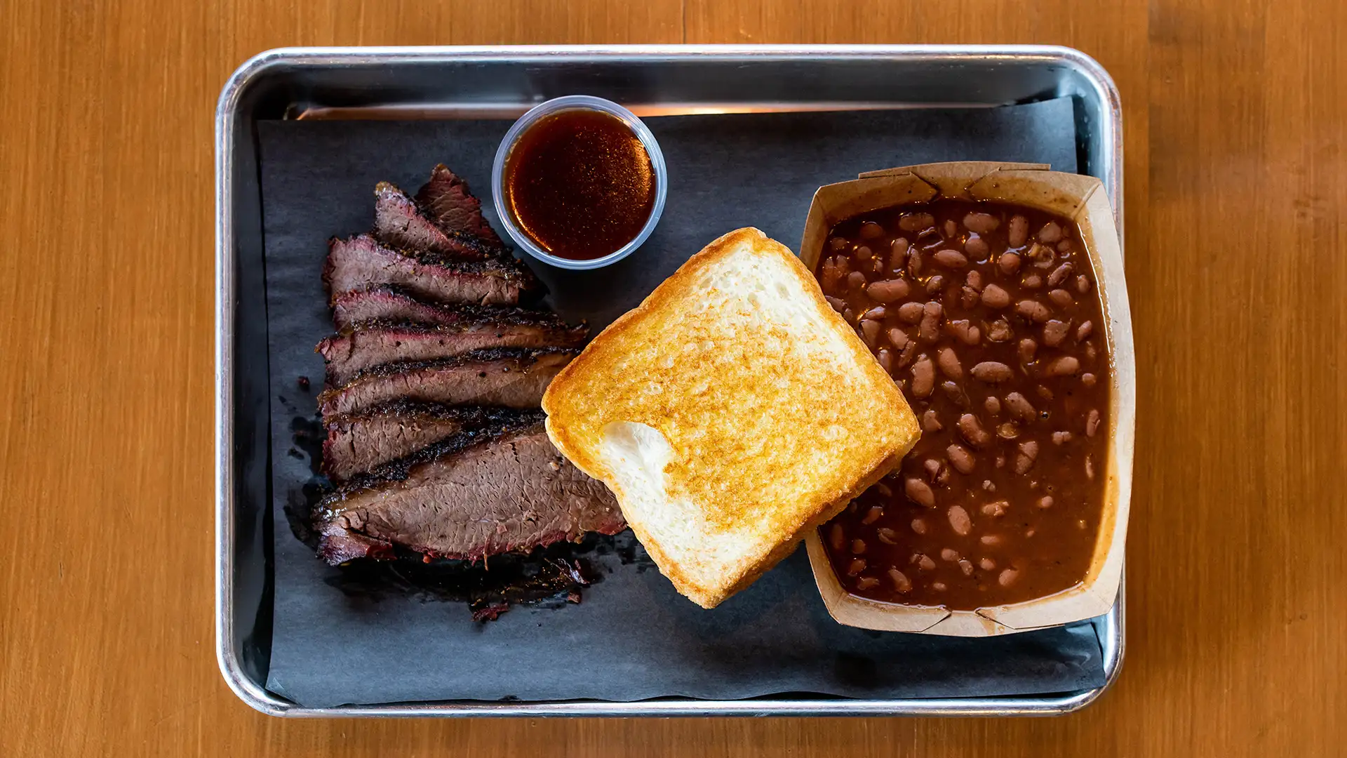 1 meat plate with brisket with sides