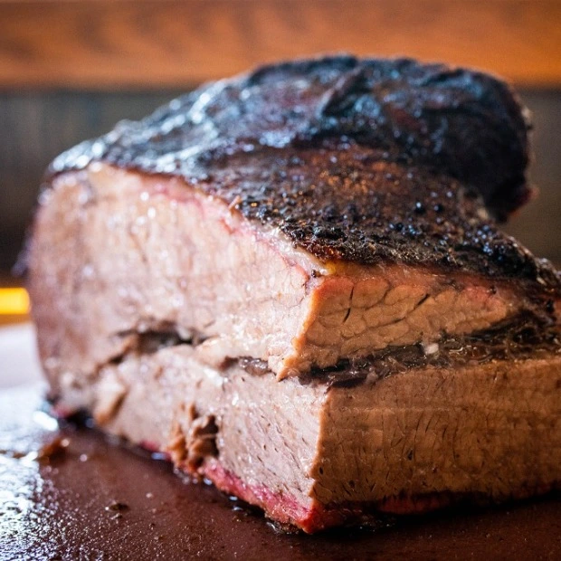 1 meat plate with brisket with sides